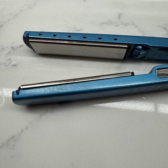 BaByliss PRO Nano Titanium 1 Inch Flat Iron Blue Professional Hair Straightener - Picture 5 of 7